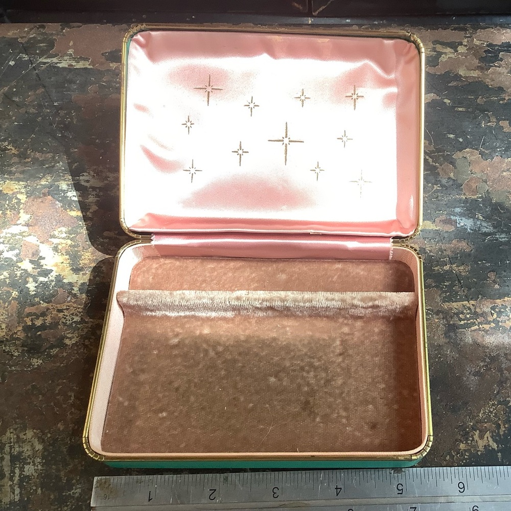Vintage Jewelry Box With Satin Lining - Picture 4 of 4